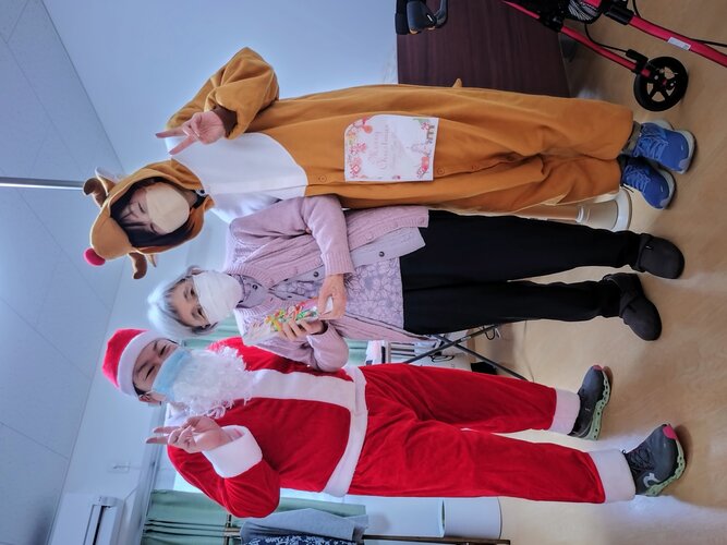 公式》クリスマスの笑顔と、新年を迎えるしつらえ｜プラウドライフ株式会社